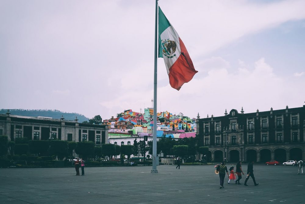 How can a Black American become an immigrant in Mexico?